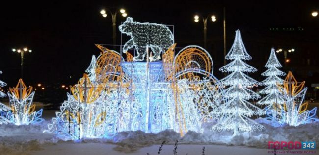 В Перми установлен новогодний светодиодный медведь