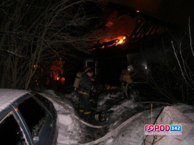 В Прикамье два человека погибли при пожаре жилого дома