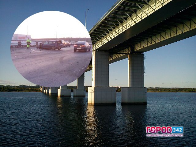 Пассажир иномарки, упавший во время ДТП с Красавинского моста, остался жив