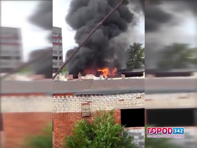 Здание мебельного склада на Нагорном уничтожено пожаром