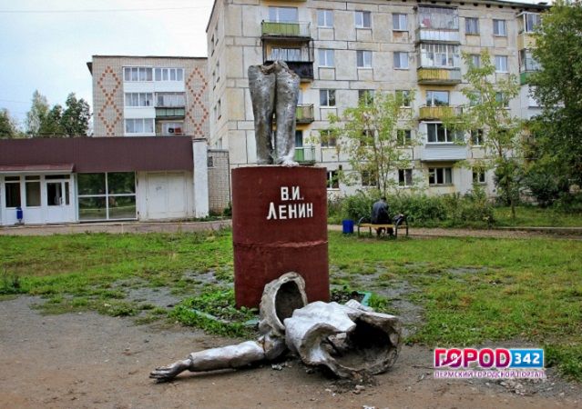 Накануне дня единого голосования в Добрянке упал памятник Ленину