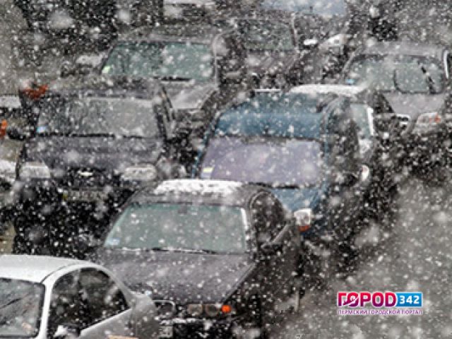 Снегопад в Перми стал причиной более 100 аварий