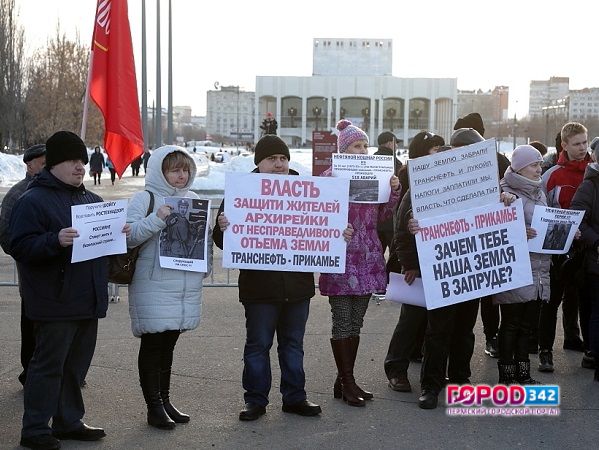 В Перми жители микрорайона Запруд вышли на митинг против сноса домов и собирались перекрыть трассу