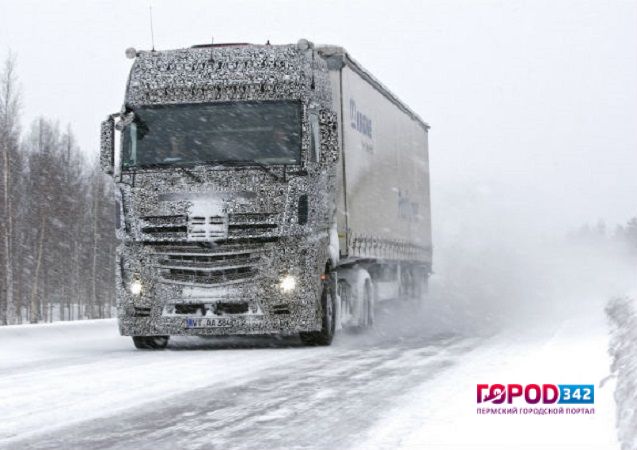 В Пермском крае из-за снегопада и гололеда могут ограничить движение большегрузов по трассам