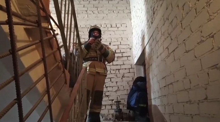 В Перми обрушились перекрытия в жилой многоэтажке — жильцов эвакуировали — видео