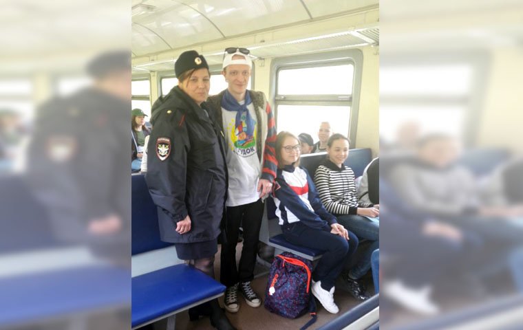 Сотрудники транспортной полиции Прикамья проводили группы детей к месту отдыха