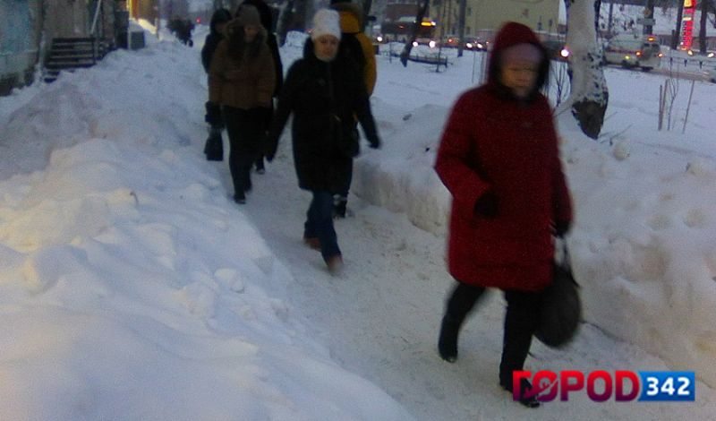 Как в Мотовилихинском районе Перми снег убирают — фото