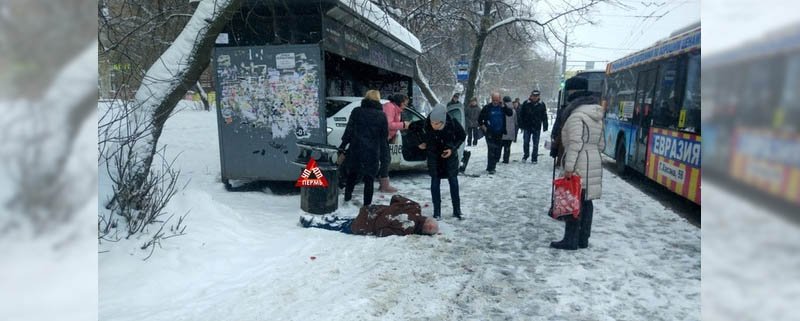 Полиция Перми в отношении таксиста, протаранившего остановку и сбившего людей, возбудила уголовное дело